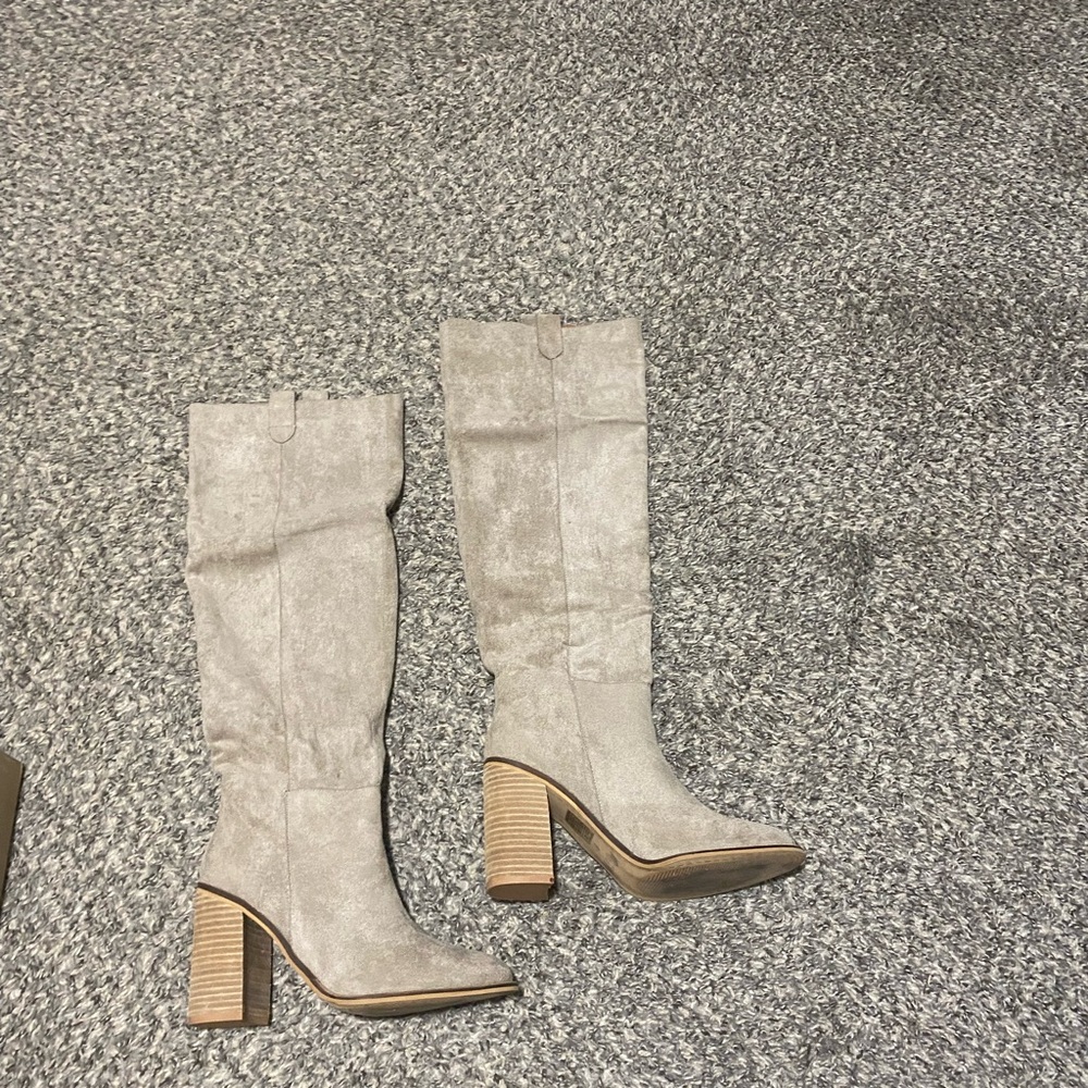 Vici - Tan / beige suede knee high boots